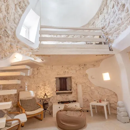 Trullo Romeo Tatil Evi *
