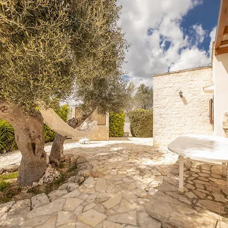 Trullo Romeo * أوستوني